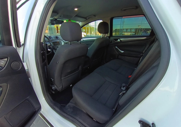 Ford Mondeo cena 29900 przebieg: 153000, rok produkcji 2011 z Bełżyce małe 562